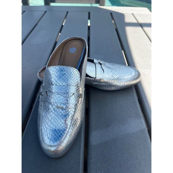 Moxy Women Silver Slip-on Loafer Size 8 - Picture 1 of 6